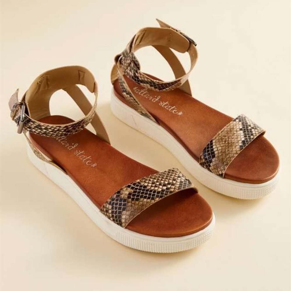 Altar’d State TORRI Snakeskin Sandals size 10